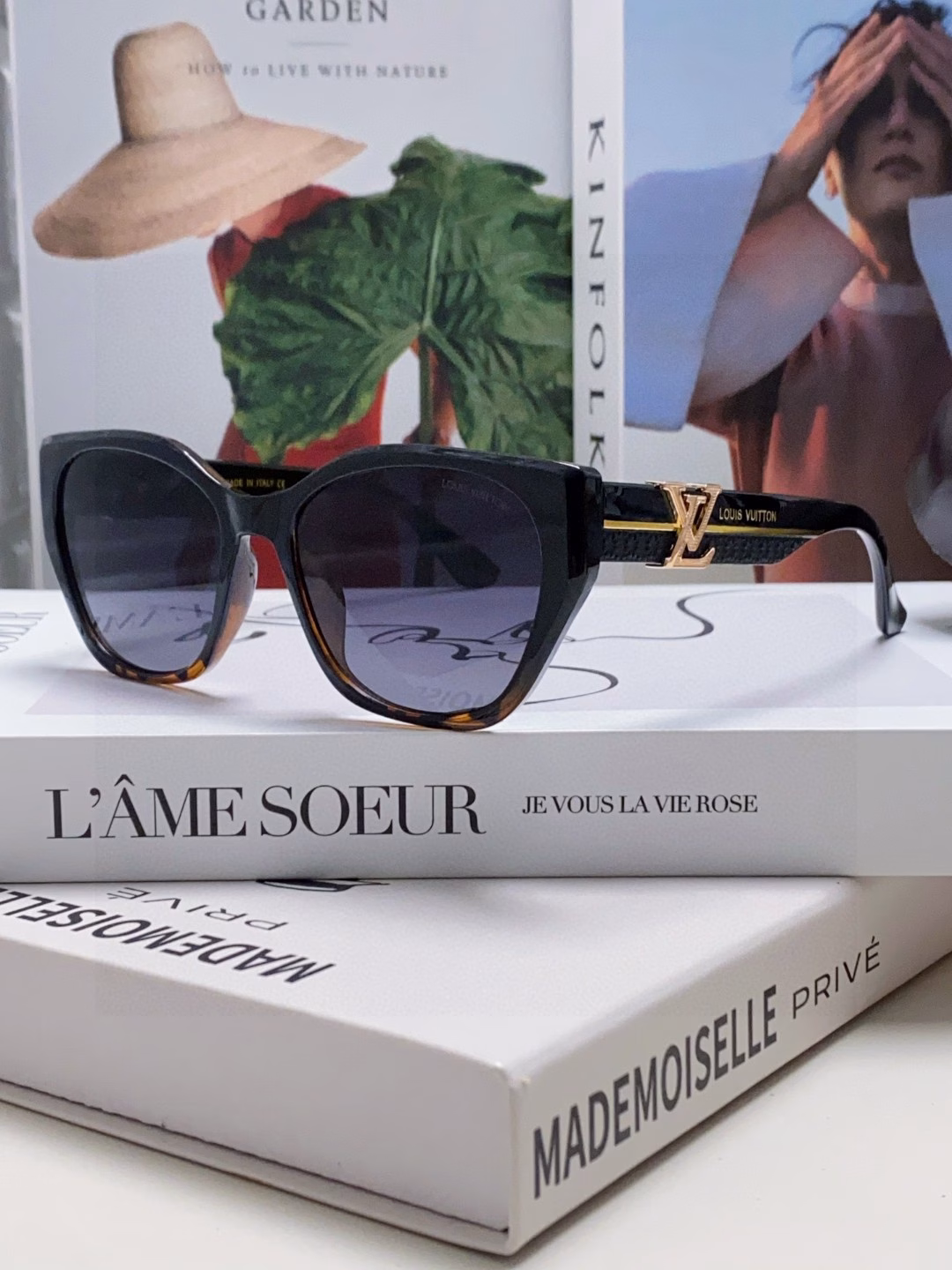 Louis Vuitton thick frame polygonal plate sunglasses for women European and American style anti-ultraviolet sunglasses high quality small face fashion trend women's