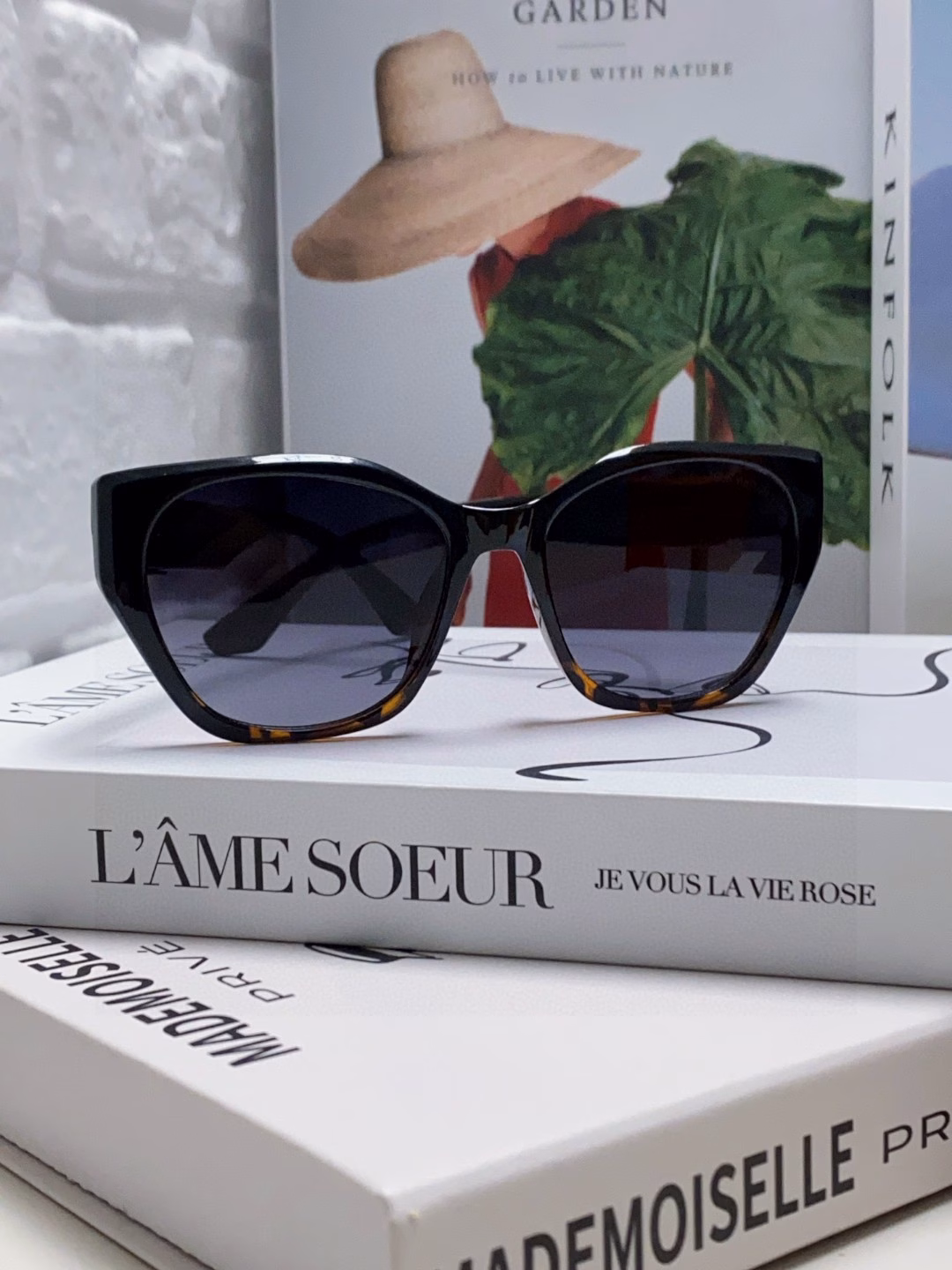 Louis Vuitton thick frame polygonal plate sunglasses for women European and American style anti-ultraviolet sunglasses high quality small face fashion trend women's