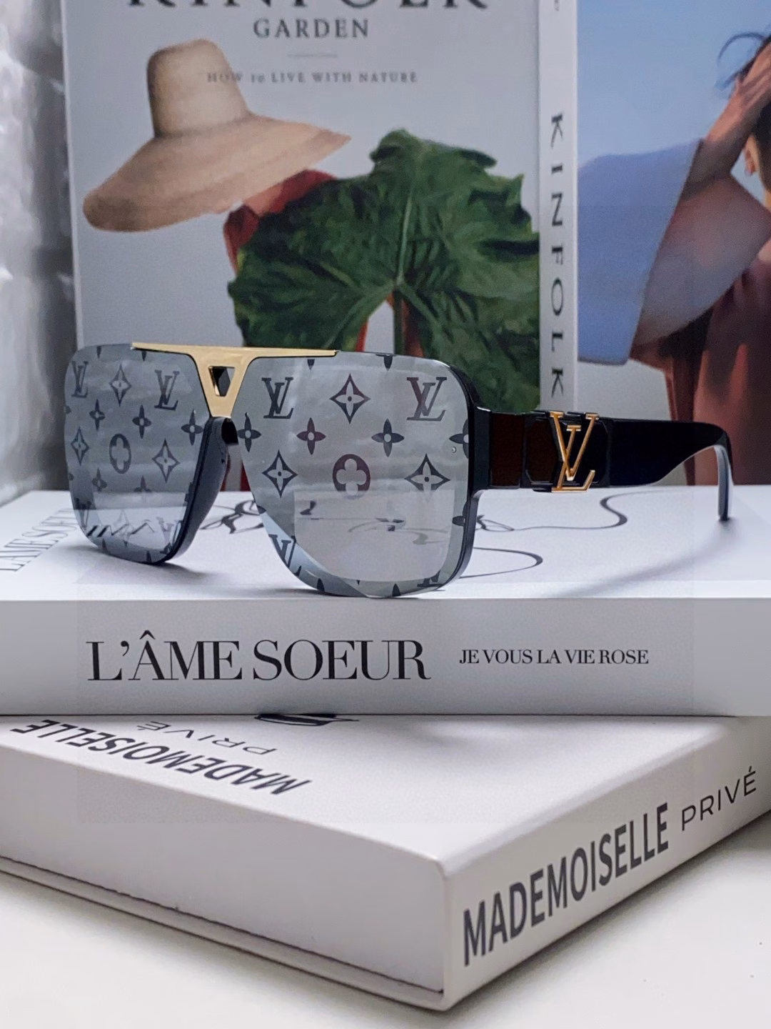 Louis Vuitton 2025 new fashion large frame sunglasses for men and women, the same style as the Internet celebrity square frame sunglasses for men, European and American cross-border