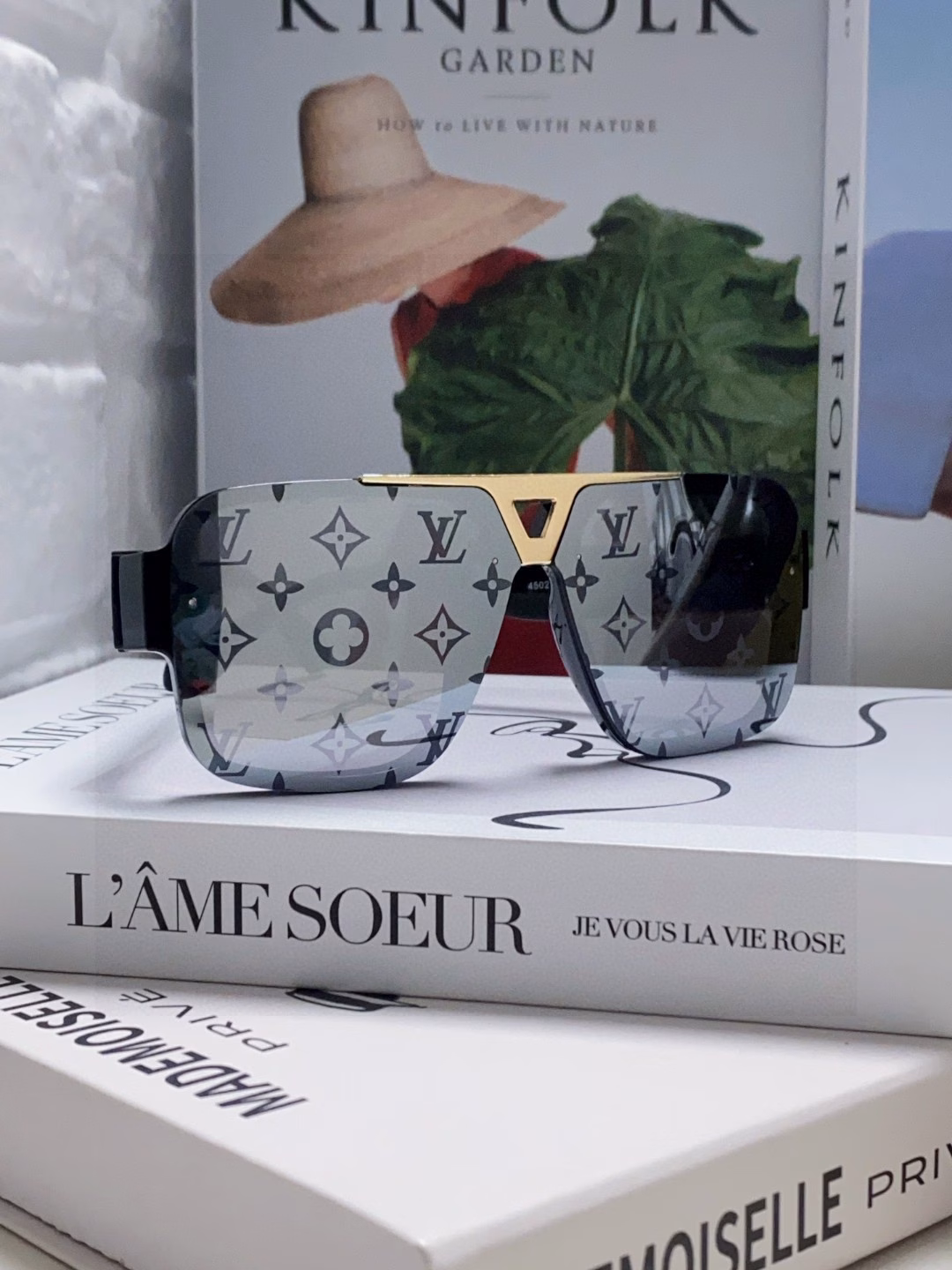 Louis Vuitton 2025 new fashion large frame sunglasses for men and women, the same style as the Internet celebrity square frame sunglasses for men, European and American cross-border