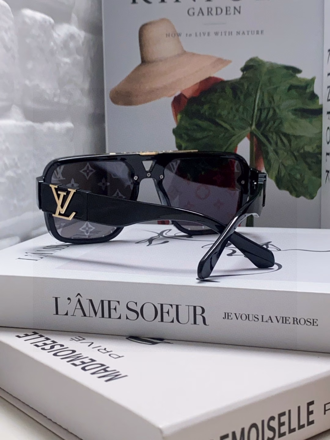 Louis Vuitton 2025 new fashion large frame sunglasses for men and women, the same style as the Internet celebrity square frame sunglasses for men, European and American cross-border