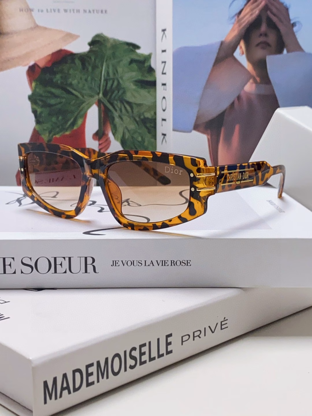 Dior 2025 new sunglasses for men and women, fashionable retro square frame sunglasses, elegant and versatile, low-profile, light and slender frame