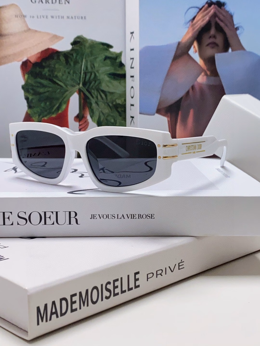 Dior 2025 new sunglasses for men and women, fashionable retro square frame sunglasses, elegant and versatile, low-profile, light and slender frame