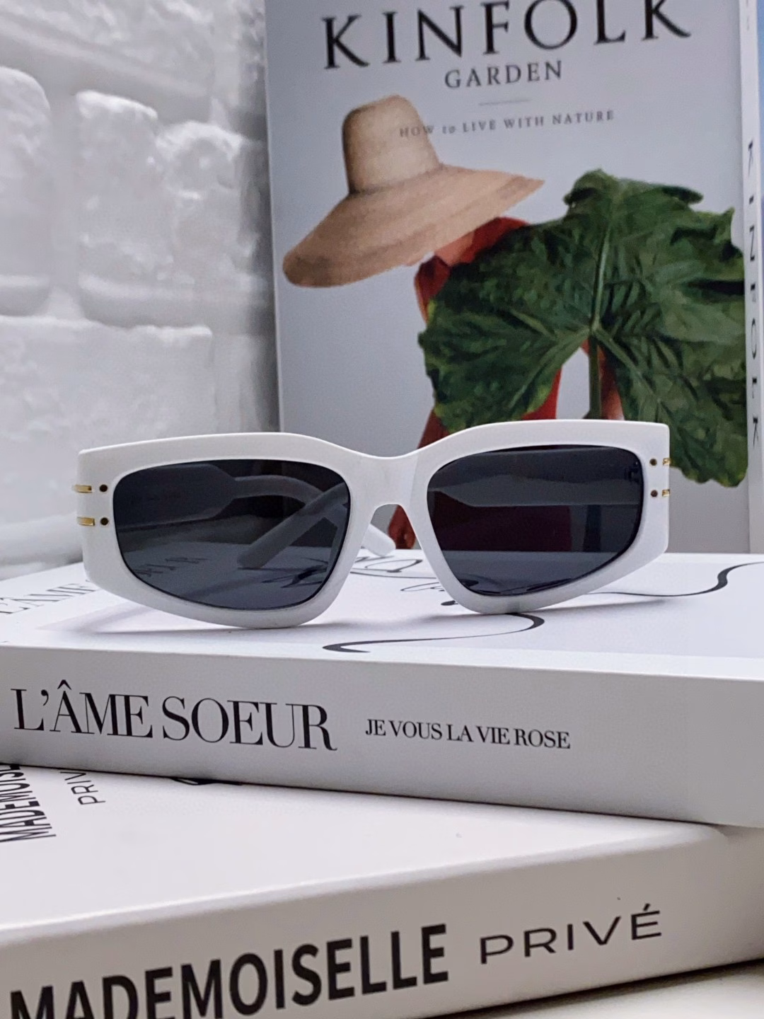 Dior 2025 new sunglasses for men and women, fashionable retro square frame sunglasses, elegant and versatile, low-profile, light and slender frame