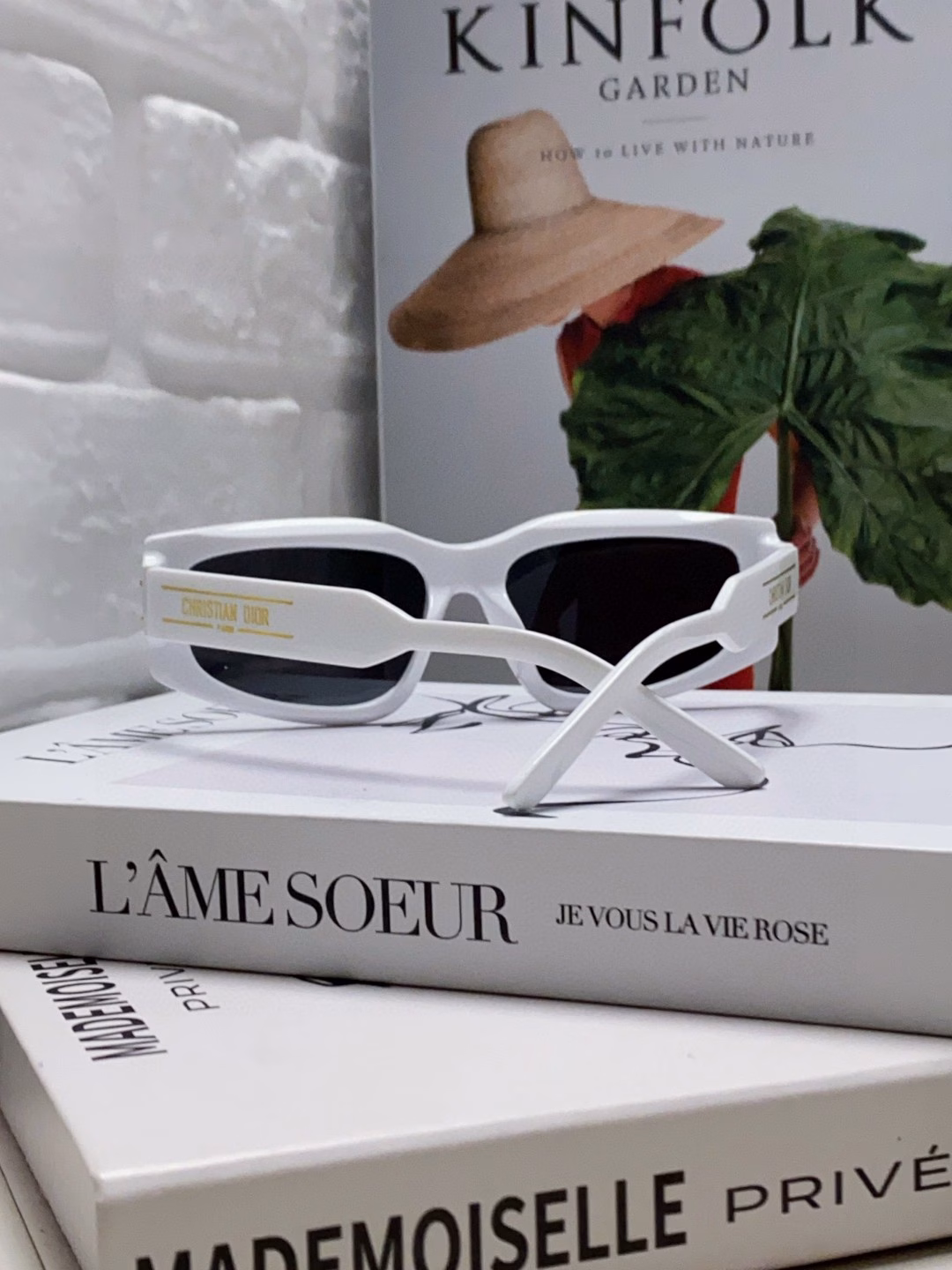 Dior 2025 new sunglasses for men and women, fashionable retro square frame sunglasses, elegant and versatile, low-profile, light and slender frame