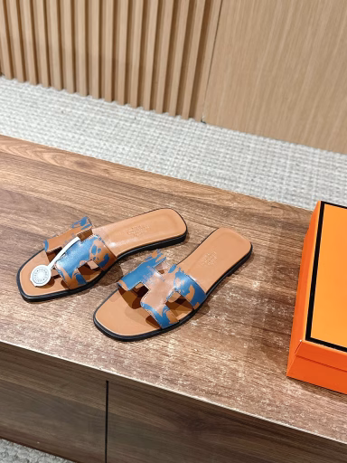 𝐇𝐄𝐑𝐌𝐄𝐒#Hermes classic H slippersFashionable and simple slippers made of calfskin. Classic 