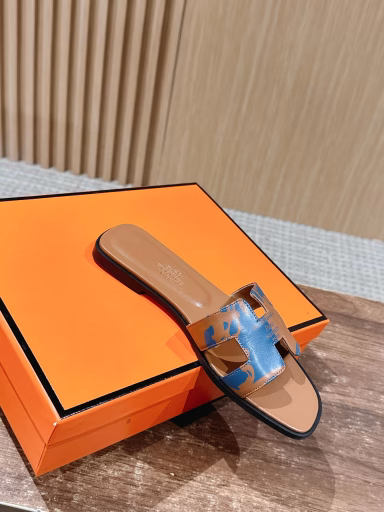 𝐇𝐄𝐑𝐌𝐄𝐒#Hermes classic H slippersFashionable and simple slippers made of calfskin. Classic 