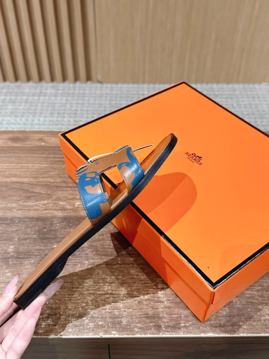 𝐇𝐄𝐑𝐌𝐄𝐒#Hermes classic H slippersFashionable and simple slippers made of calfskin. Classic 